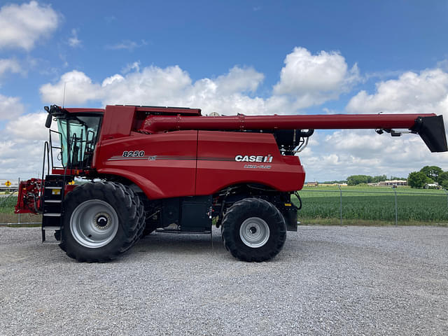 Image of Case IH 8250 equipment image 4