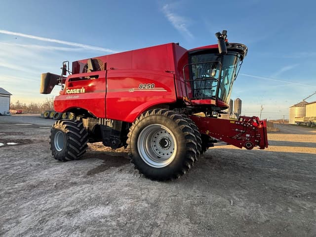 Image of Case IH 8250 equipment image 2