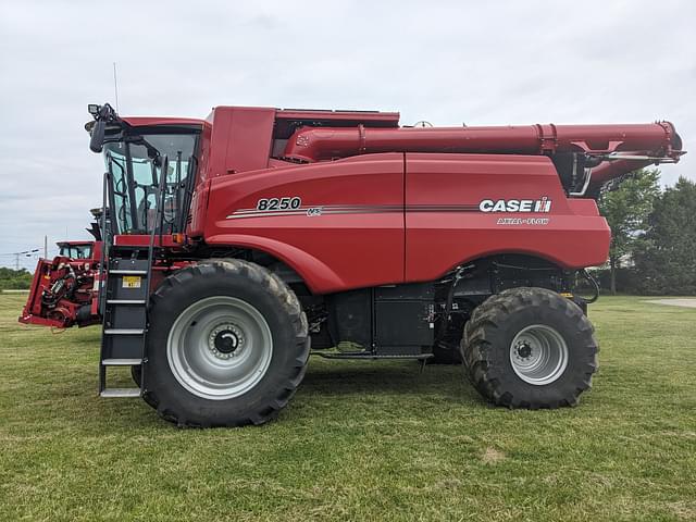 Image of Case IH 8250 equipment image 4