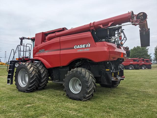 Image of Case IH 8250 equipment image 2