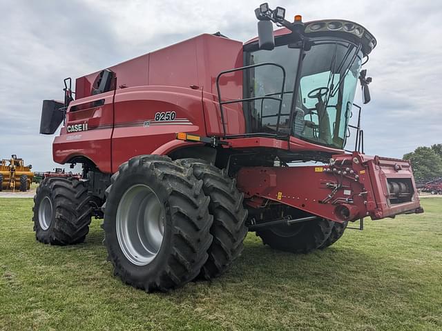 Image of Case IH 8250 equipment image 1