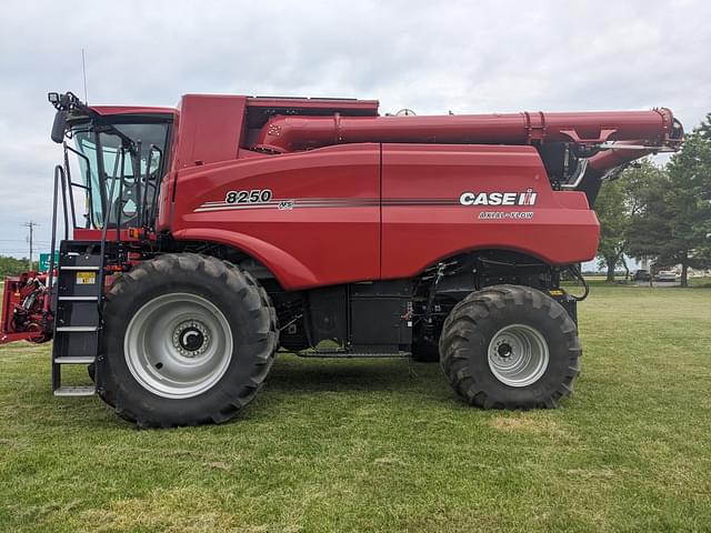 Image of Case IH 8250 equipment image 4