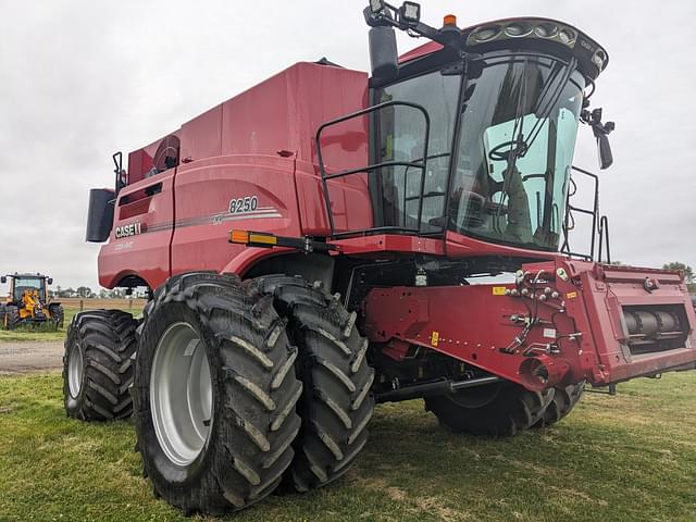 Image of Case IH 8250 equipment image 1