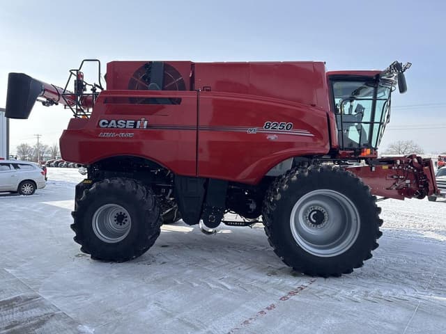 Image of Case IH 8250 equipment image 3