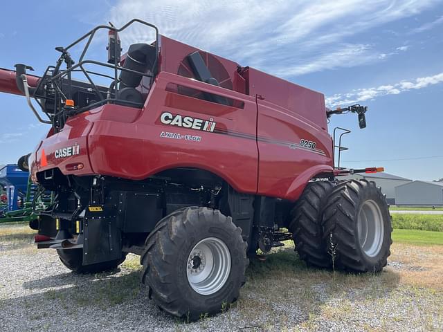 Image of Case IH 8250 equipment image 2
