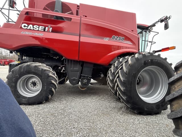 Image of Case IH 8250 equipment image 2