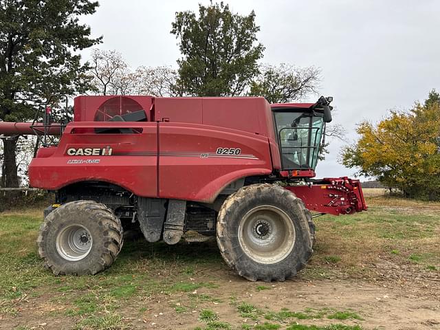 Image of Case IH 8250 equipment image 1