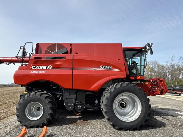 Image of Case IH 8250 equipment image 1