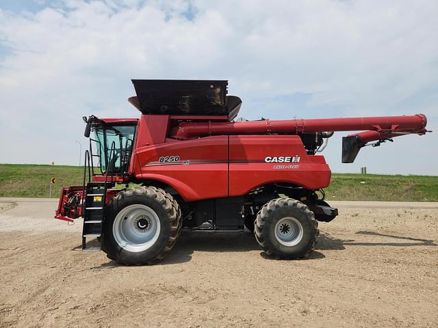 Image of Case IH 8250 equipment image 2