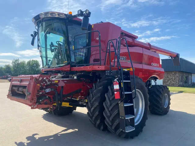 Image of Case IH Pro 700 equipment image 1
