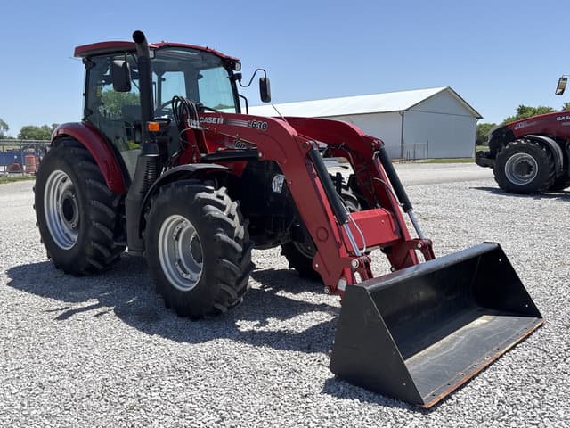 Image of Case IH Farmall 100C equipment image 1