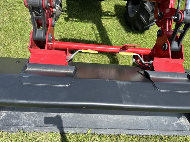 Image of Case IH Farmall 110A equipment image 2