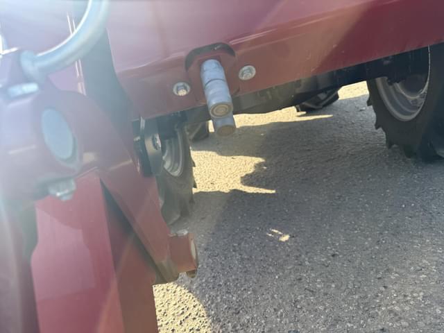 Image of Case IH Farmall 110C equipment image 4