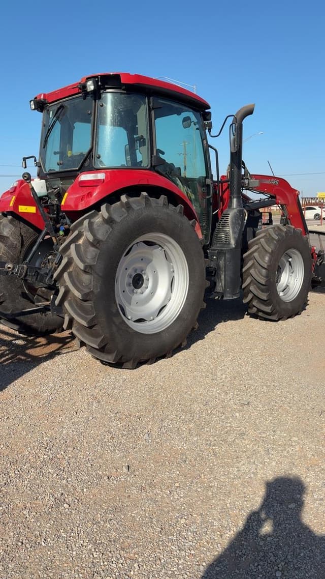Image of Case IH Farmall 110C equipment image 2