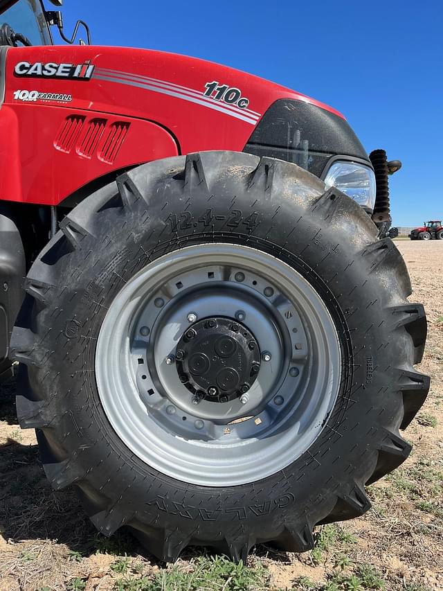 Image of Case IH Farmall 110C equipment image 4