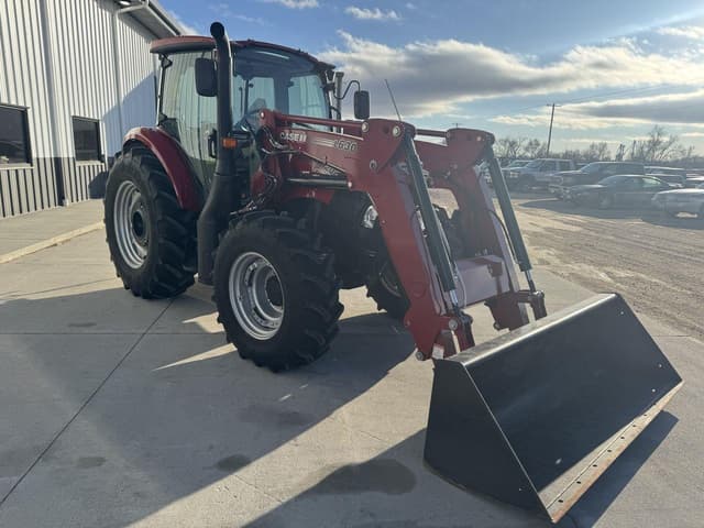 Image of Case IH Farmall 120C equipment image 2