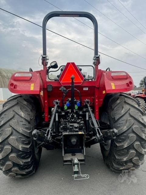 Image of Case IH Farmall 120C equipment image 3