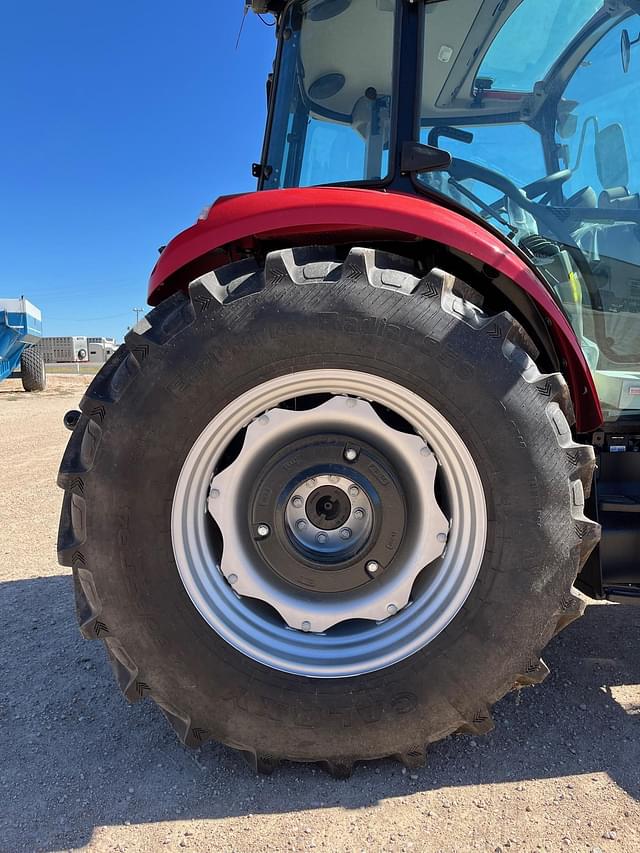 Image of Case IH Farmall 120C equipment image 1