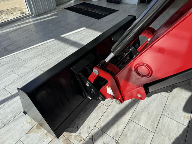 Image of Case IH Farmall 120C equipment image 2