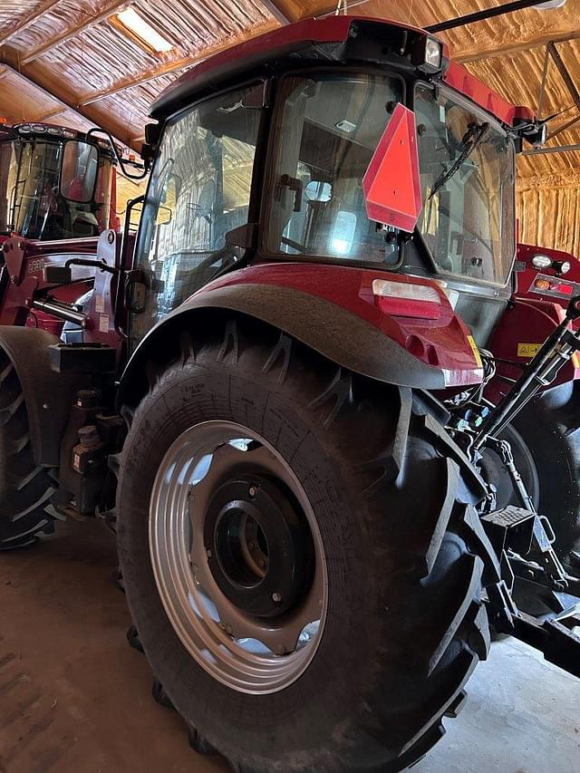 Image of Case IH Farmall 120C equipment image 2
