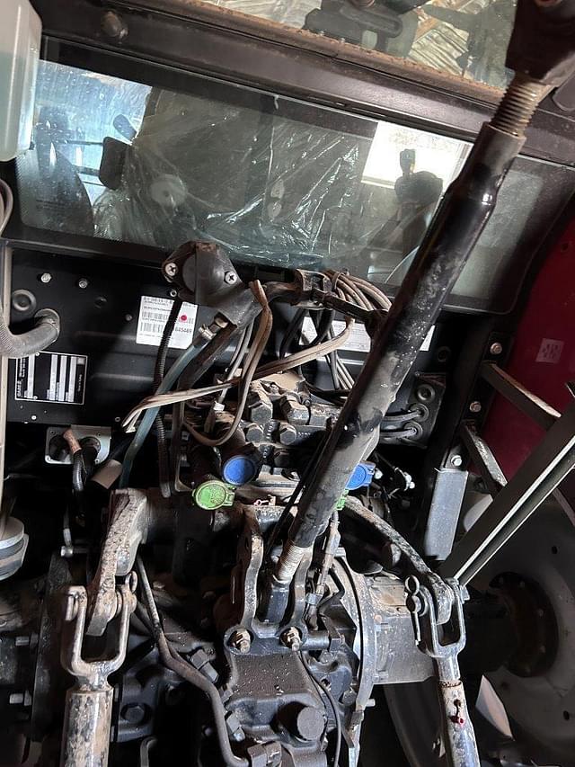 Image of Case IH Farmall 120C equipment image 4