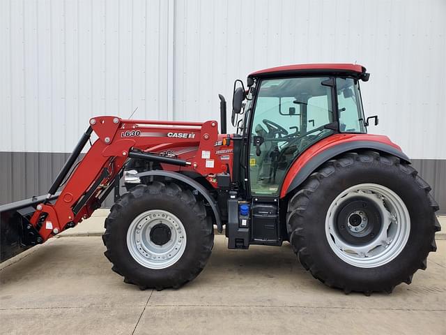 Image of Case IH Farmall 120C equipment image 3