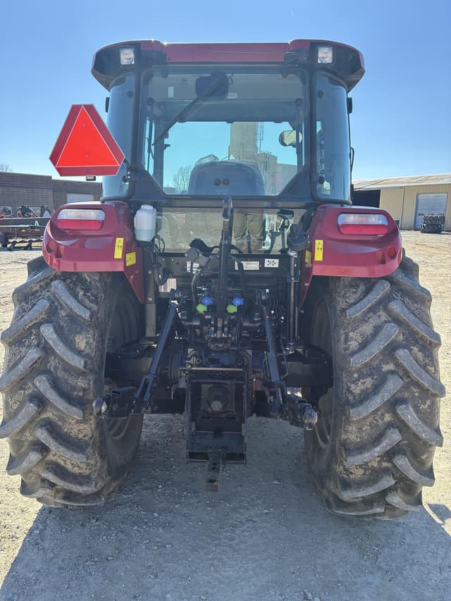 Image of Case IH Farmall 120C equipment image 2