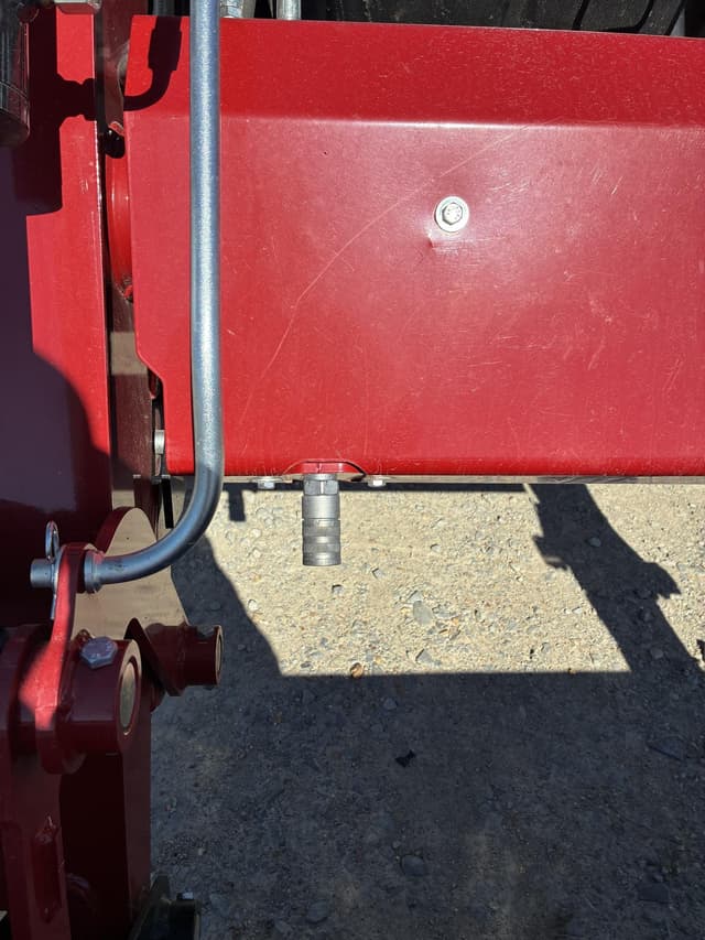 Image of Case IH Farmall 120C equipment image 4