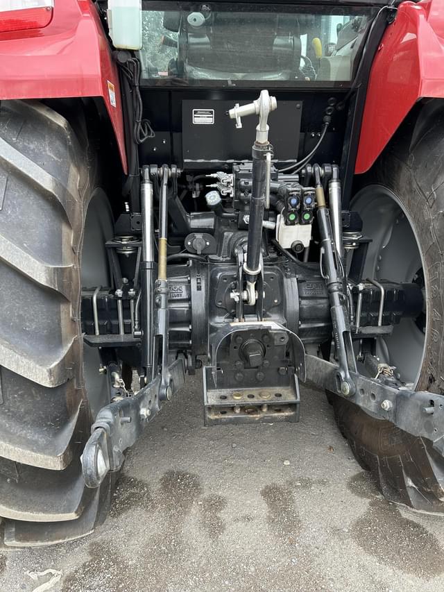 Image of Case IH Farmall 140A equipment image 4