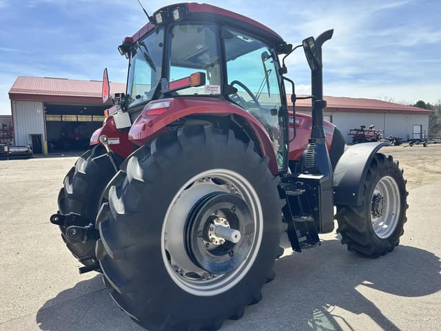 Image of Case IH Farmall 140A equipment image 4