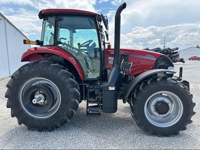 Image of Case IH Farmall 140A equipment image 1