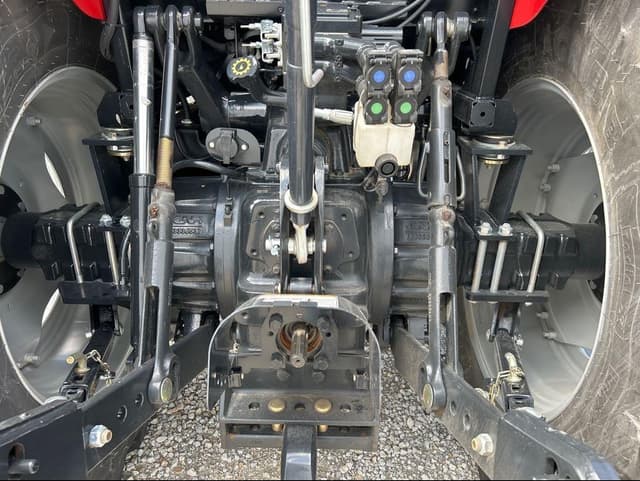 Image of Case IH Farmall 140A equipment image 4