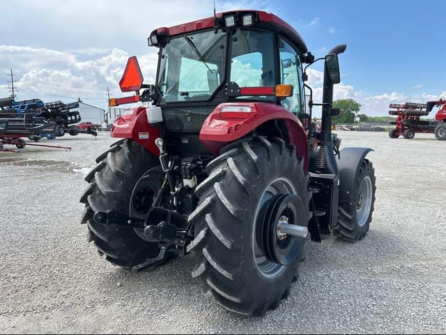 Image of Case IH Farmall 140A equipment image 2