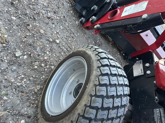 Image of Case IH Farmall 25SC equipment image 4