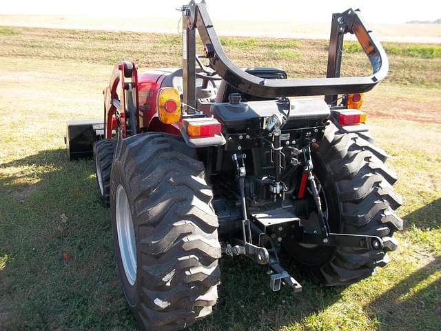 Image of Case IH Farmall 35A equipment image 4