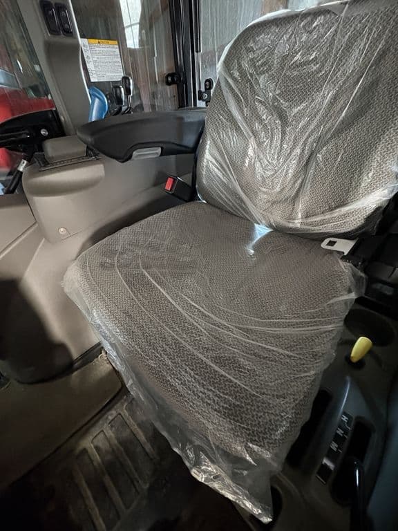 Image of Case IH Farmall 40C equipment image 4