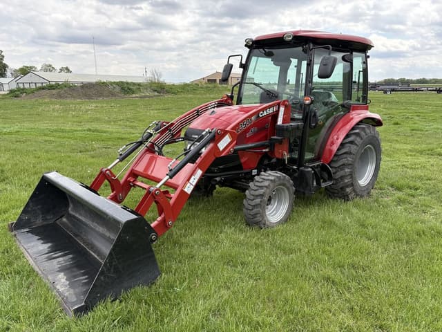 Image of Case IH Farmall 40C equipment image 2