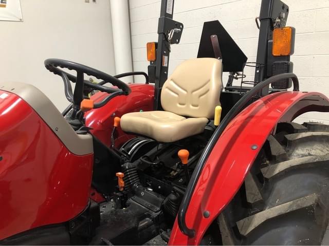 Image of Case IH Farmall 60A equipment image 3