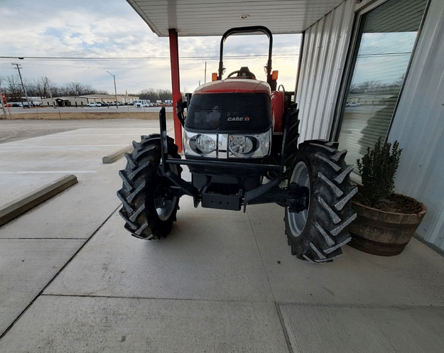 Image of Case IH Farmall 60A equipment image 3