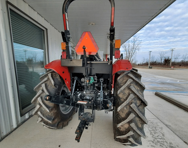 Image of Case IH Farmall 60A equipment image 4