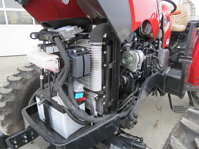 Image of Case IH Farmall 60A equipment image 4