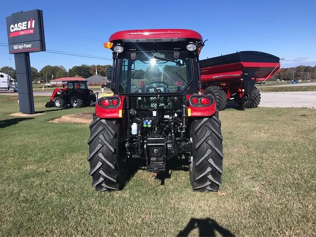 Image of Case IH Farmall 65A equipment image 3