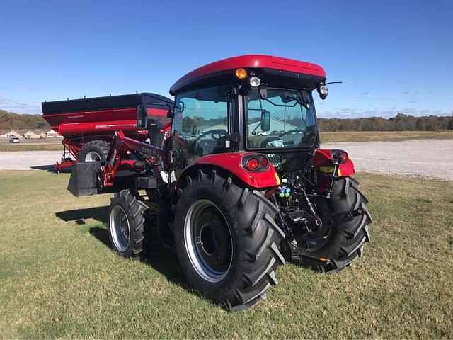 Image of Case IH Farmall 65A equipment image 4