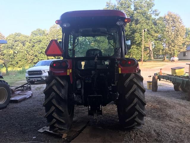 Image of Case IH Farmall 65A equipment image 3