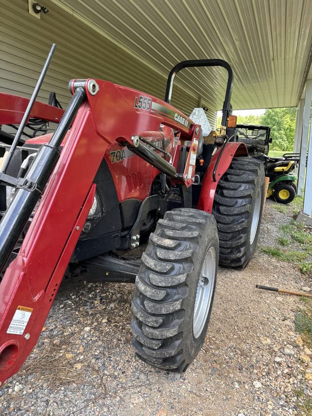 Image of Case IH Farmall 70A equipment image 3