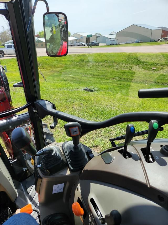 Image of Case IH Farmall 75C equipment image 4