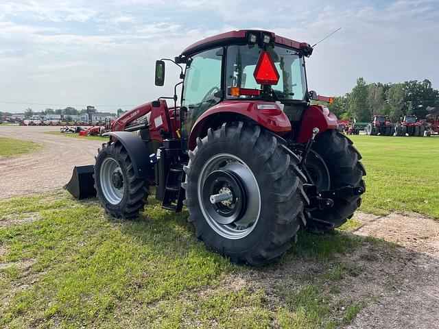 Image of Case IH Farmall 140A equipment image 3