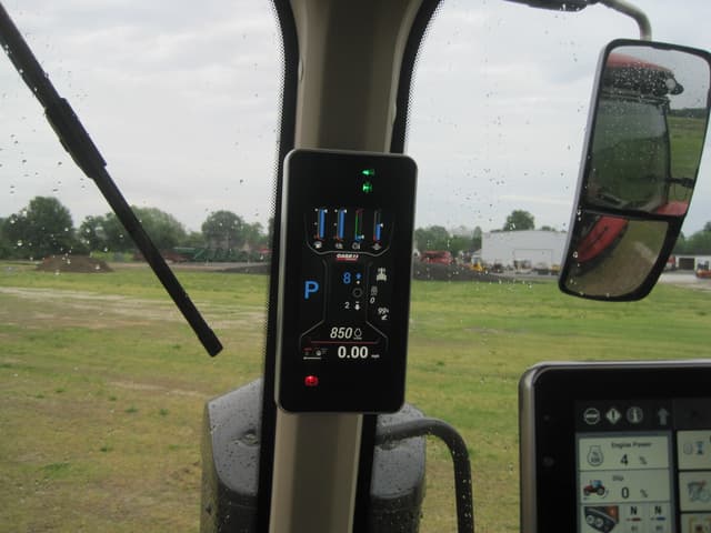 Image of Case IH Magnum 220 equipment image 2