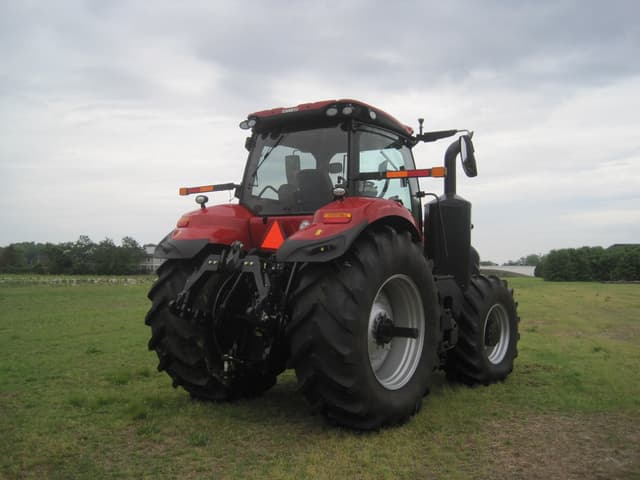 Image of Case IH Magnum 220 equipment image 4