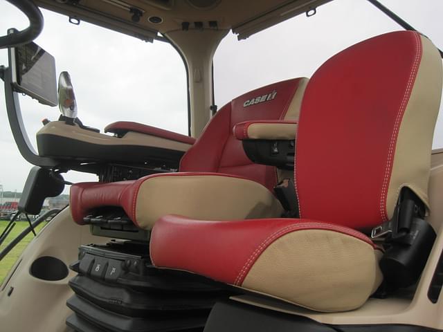 Image of Case IH Magnum 220 equipment image 2